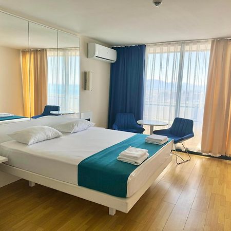 Lux Apartaments Батуми Экстерьер фото
