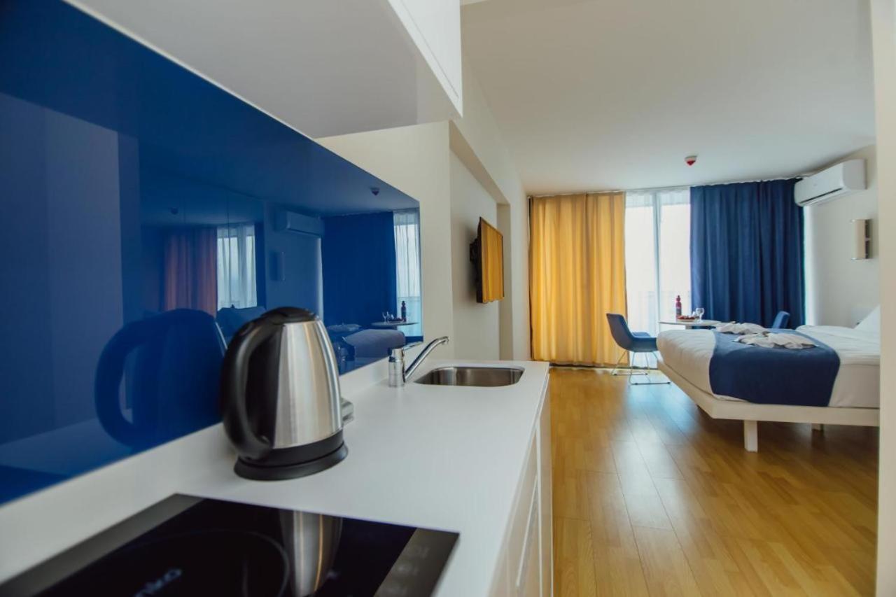 Lux Apartaments Батуми Экстерьер фото