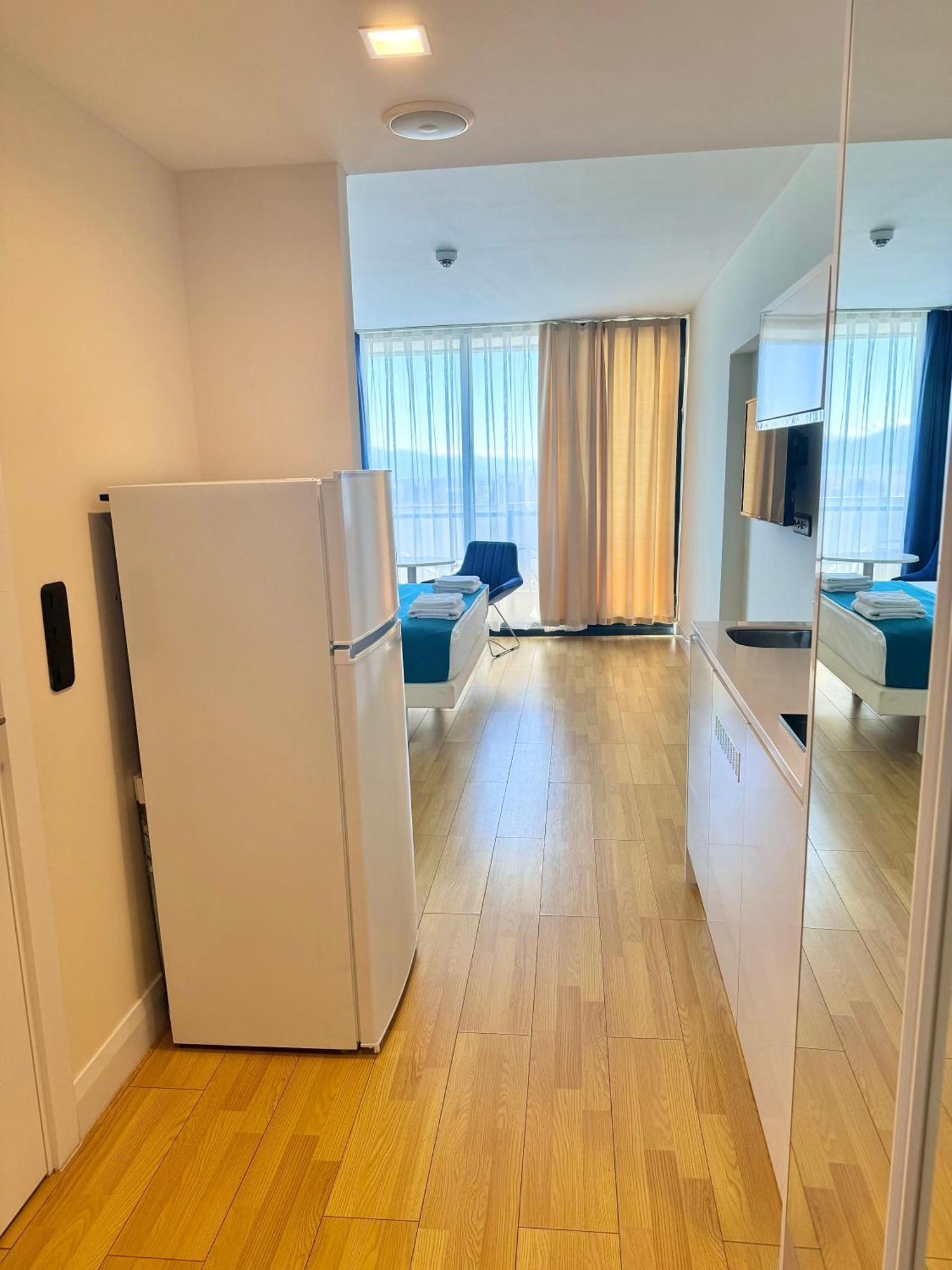 Lux Apartaments Батуми Экстерьер фото