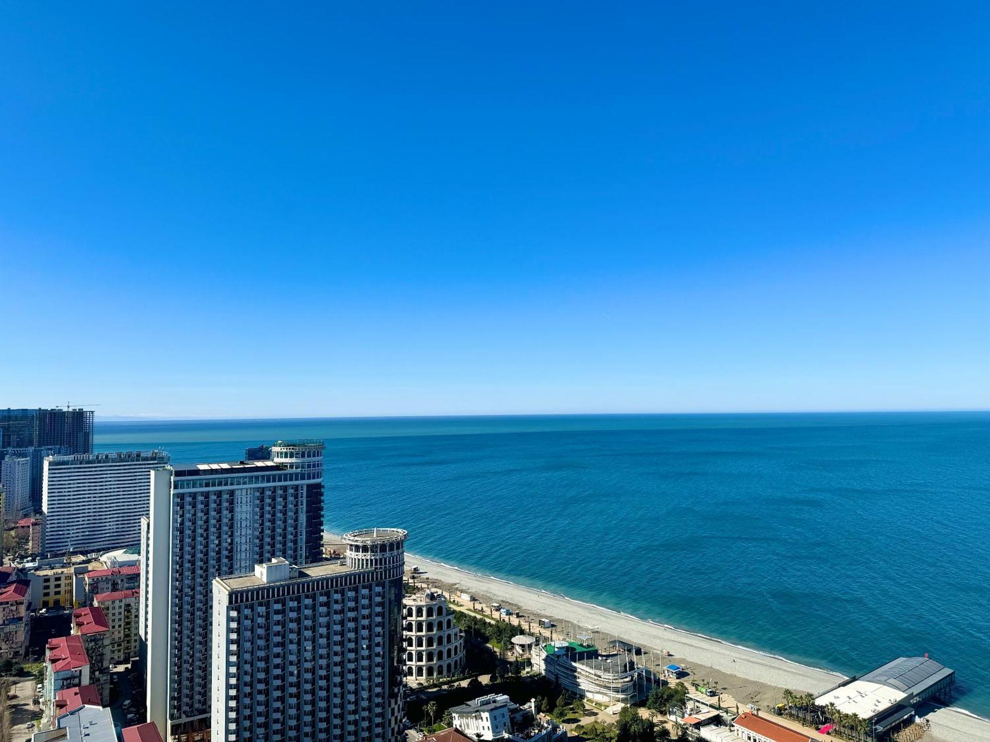 Lux Apartaments Батуми Экстерьер фото